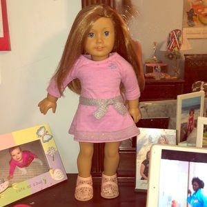 AMERICAN GIRL DOLL LIKE NEW